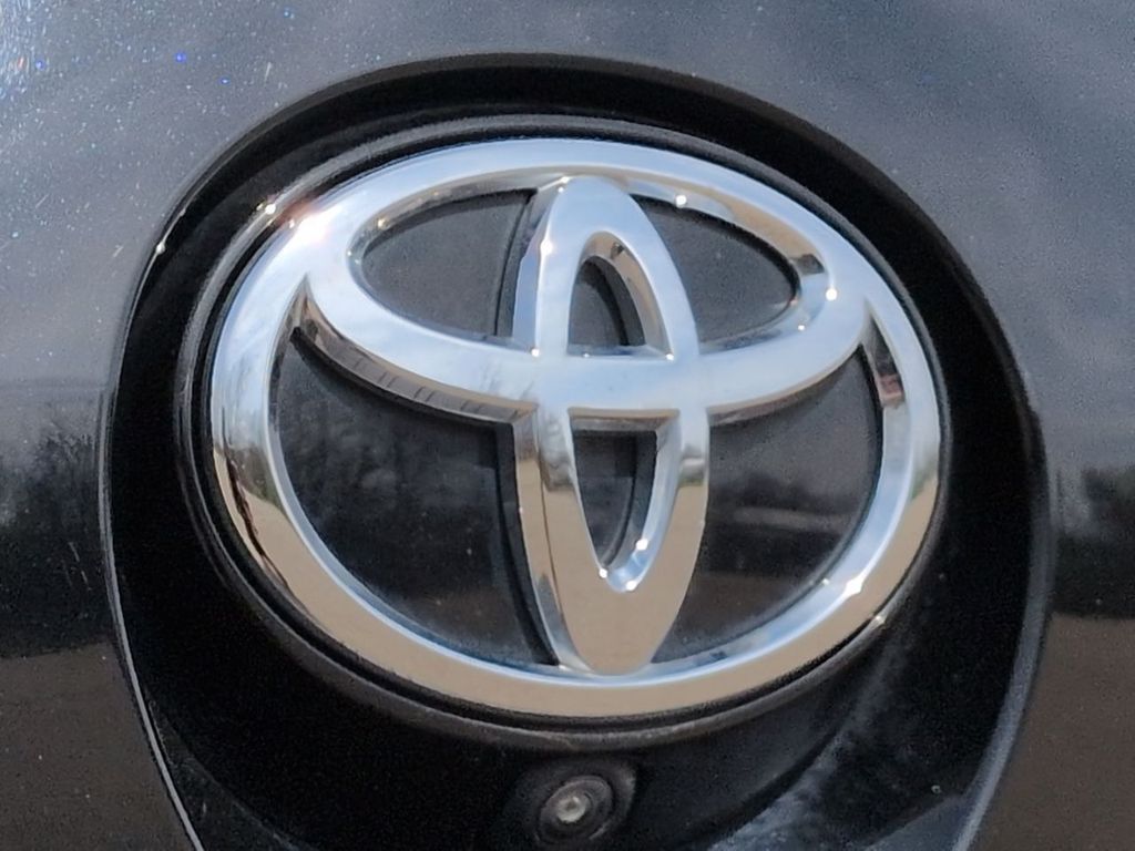 Thumbnail: 2024 Toyota Corolla - 25