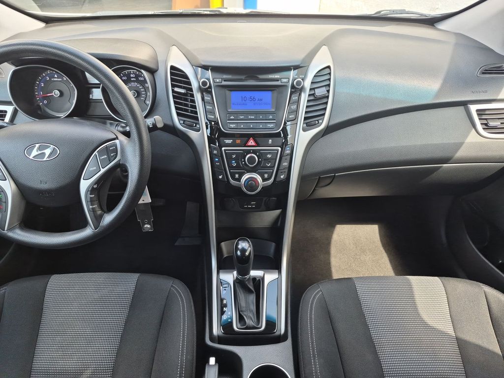 Thumbnail: 2015 Hyundai Elantra - 9