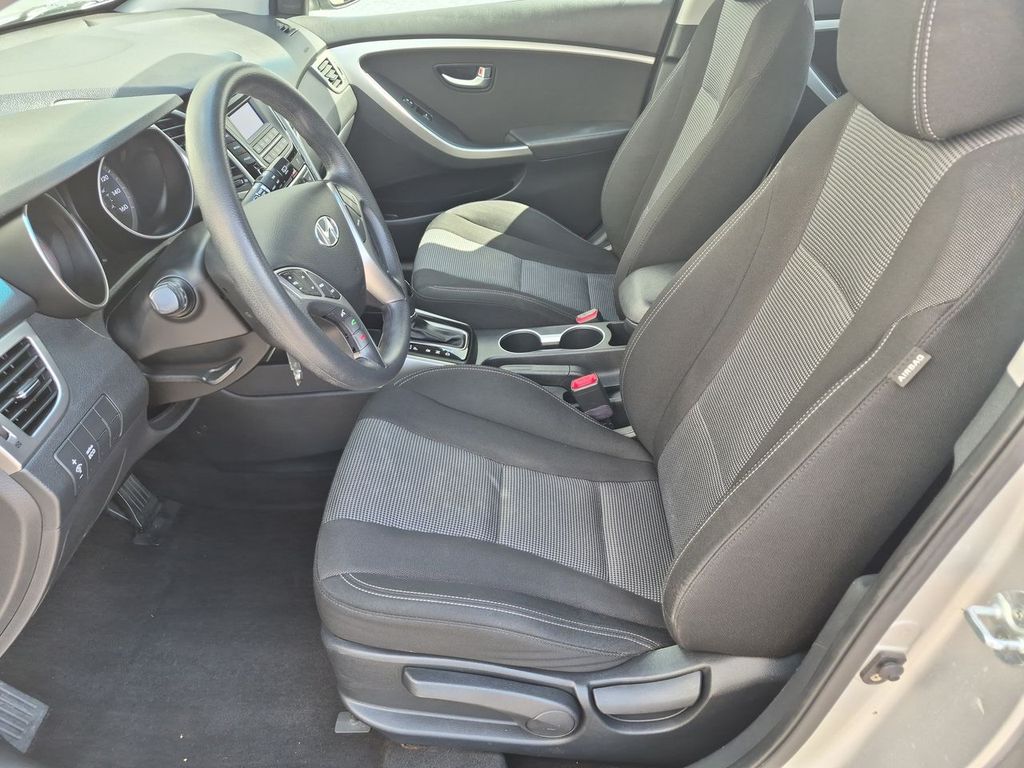 Thumbnail: 2015 Hyundai Elantra - 10
