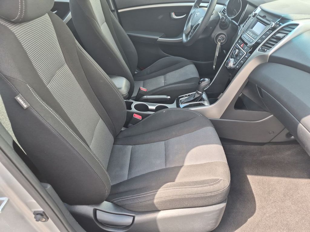 Thumbnail: 2015 Hyundai Elantra - 28