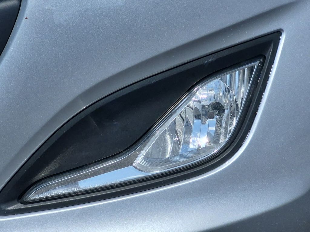 Thumbnail: 2015 Hyundai Elantra - 24