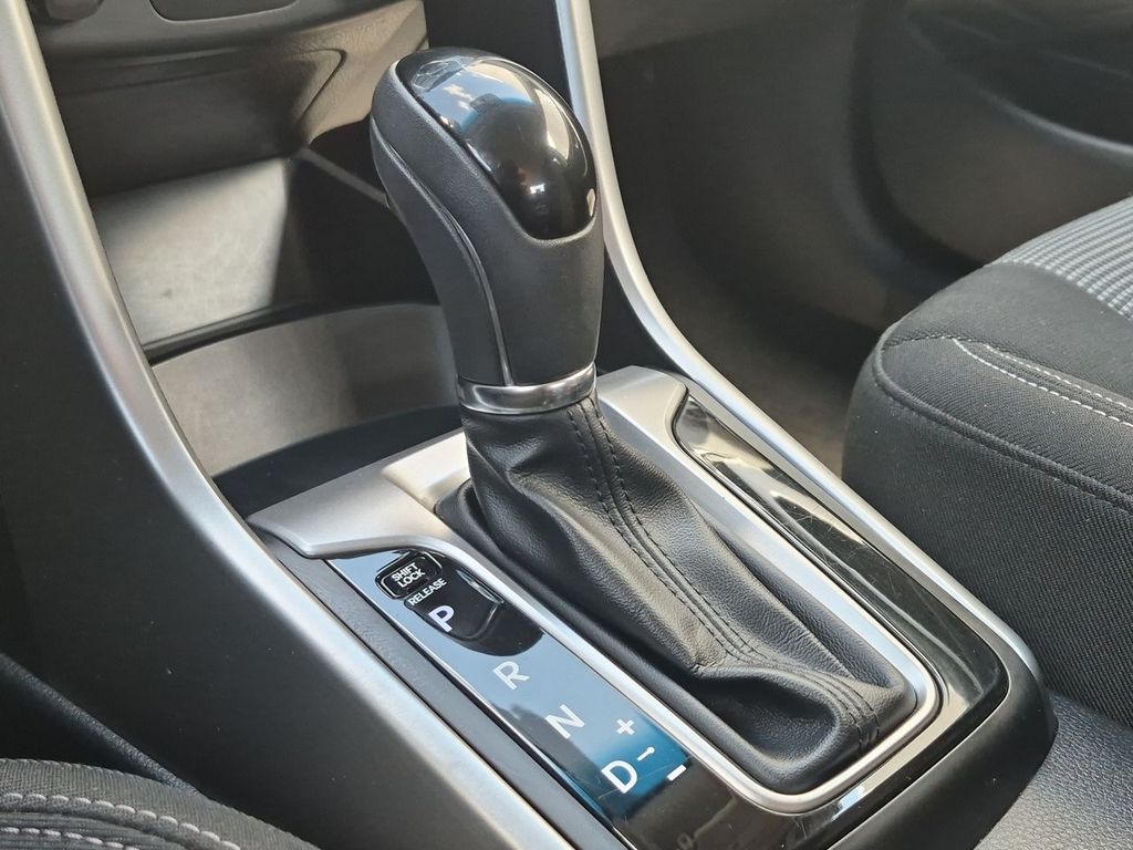 Thumbnail: 2015 Hyundai Elantra - 15