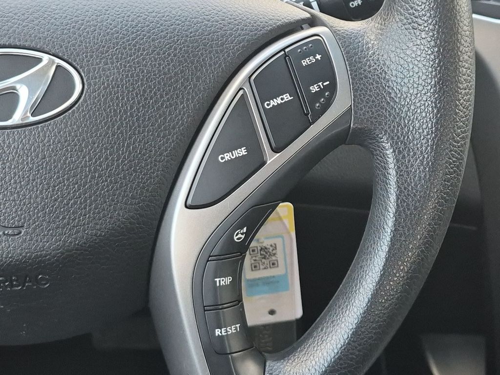 Thumbnail: 2015 Hyundai Elantra - 30