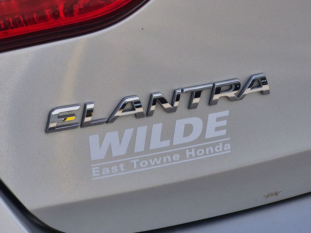 Thumbnail: 2015 Hyundai Elantra - 25