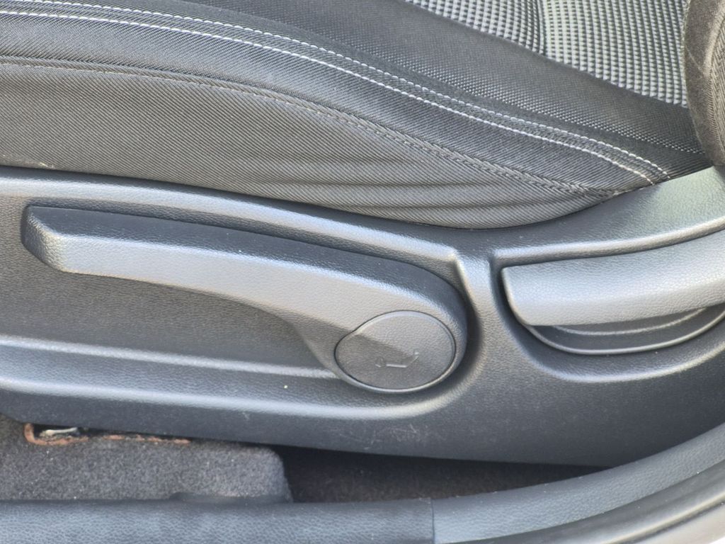 Thumbnail: 2015 Hyundai Elantra - 26
