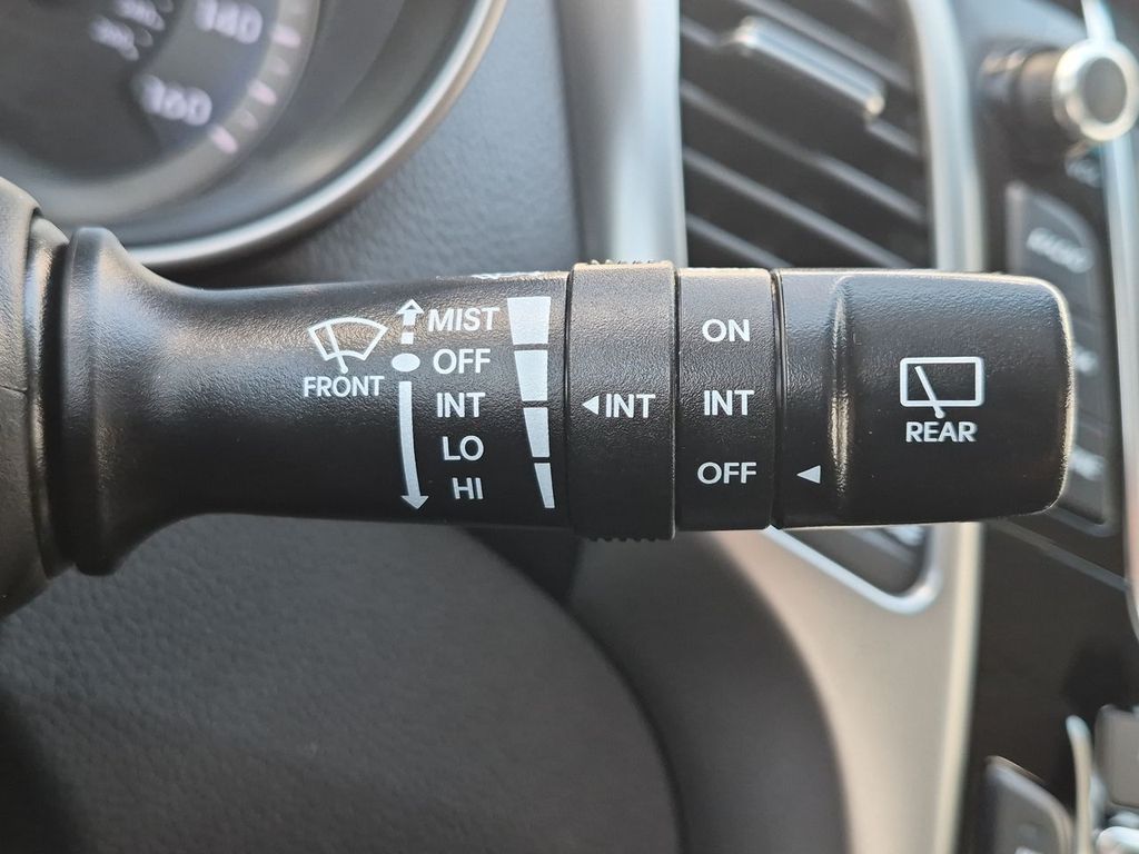 Thumbnail: 2015 Hyundai Elantra - 31