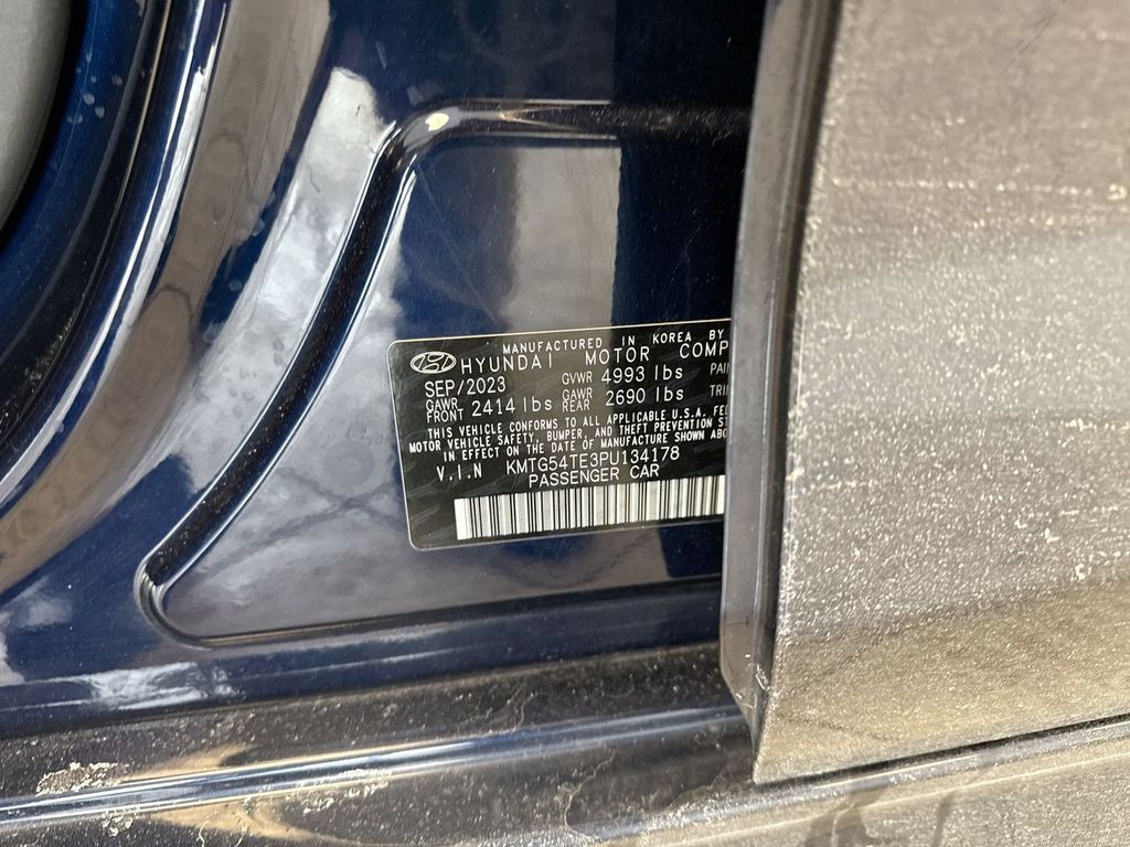 Thumbnail: 2023 Genesis G70 - 36