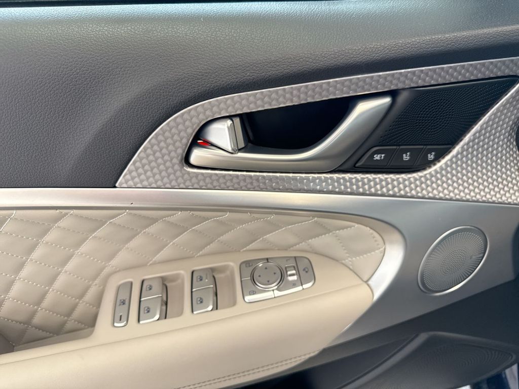 Thumbnail: 2023 Genesis G70 - 25