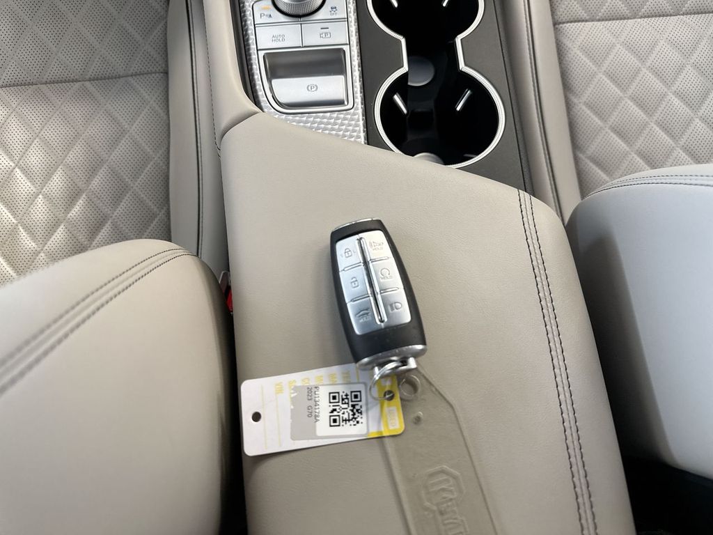 Thumbnail: 2023 Genesis G70 - 35