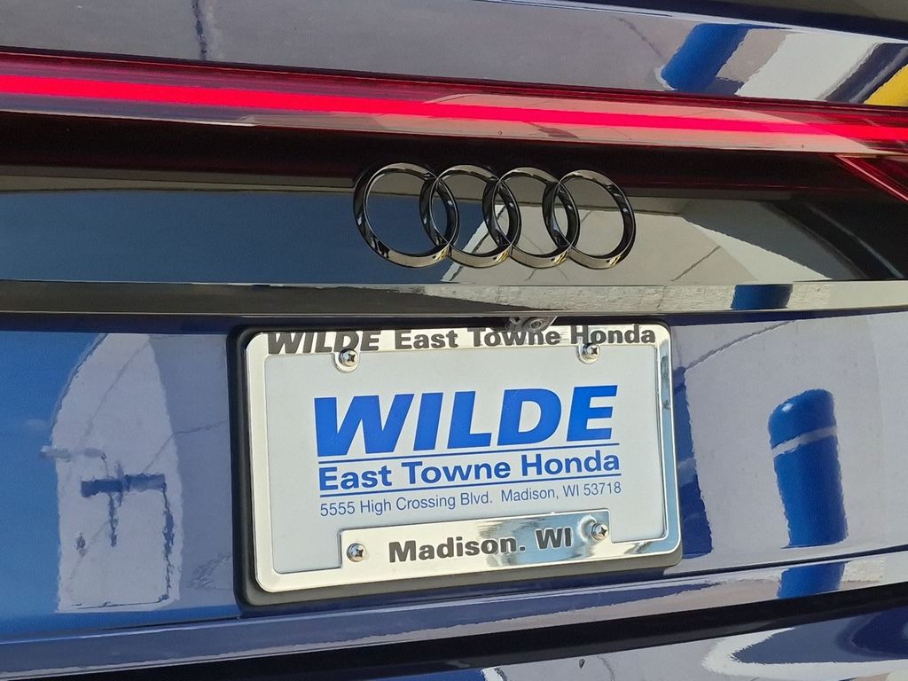 Thumbnail: 2019 Audi Q8 - 19