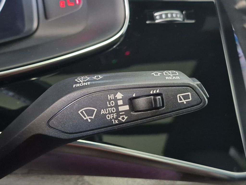 Thumbnail: 2019 Audi Q8 - 15