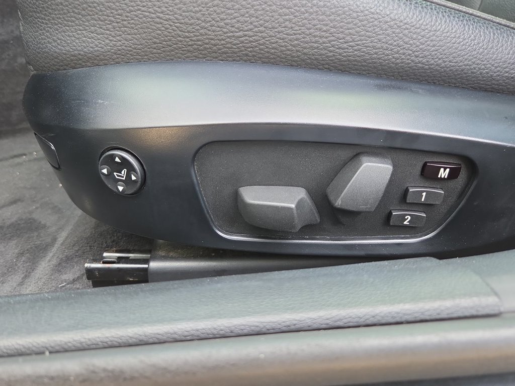 Thumbnail: 2011 BMW 3 Series - 25