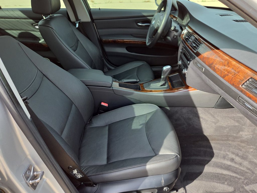 Thumbnail: 2011 BMW 3 Series - 11