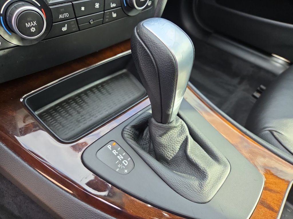 Thumbnail: 2011 BMW 3 Series - 15