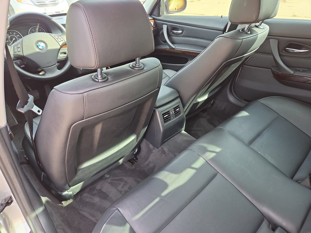 Thumbnail: 2011 BMW 3 Series - 12