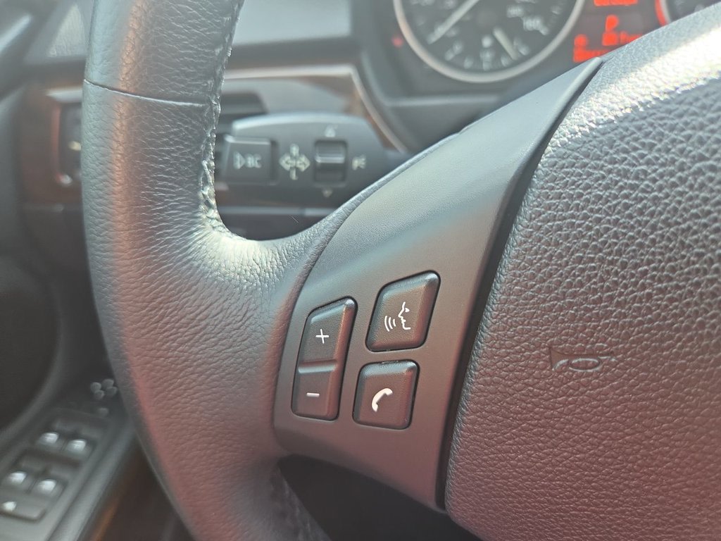 Thumbnail: 2011 BMW 3 Series - 29