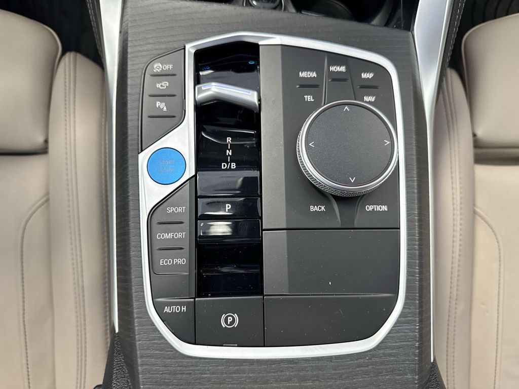 Thumbnail: 2025 BMW i4 - 15