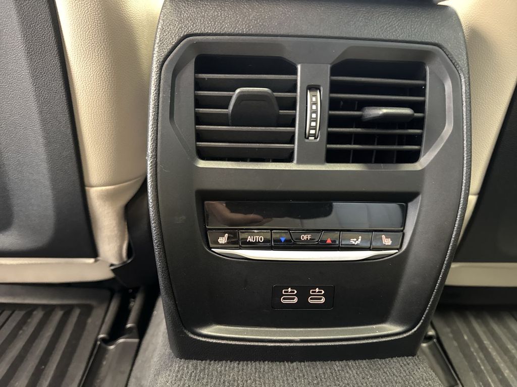 Thumbnail: 2025 BMW i4 - 38