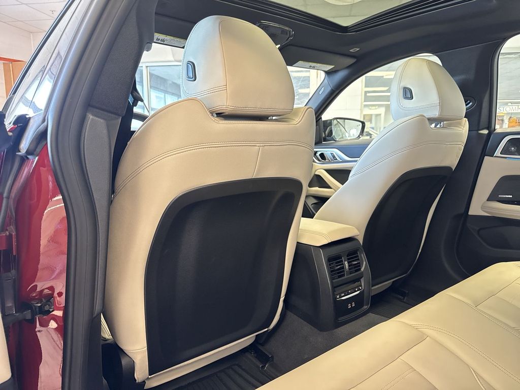 Thumbnail: 2025 BMW i4 - 12