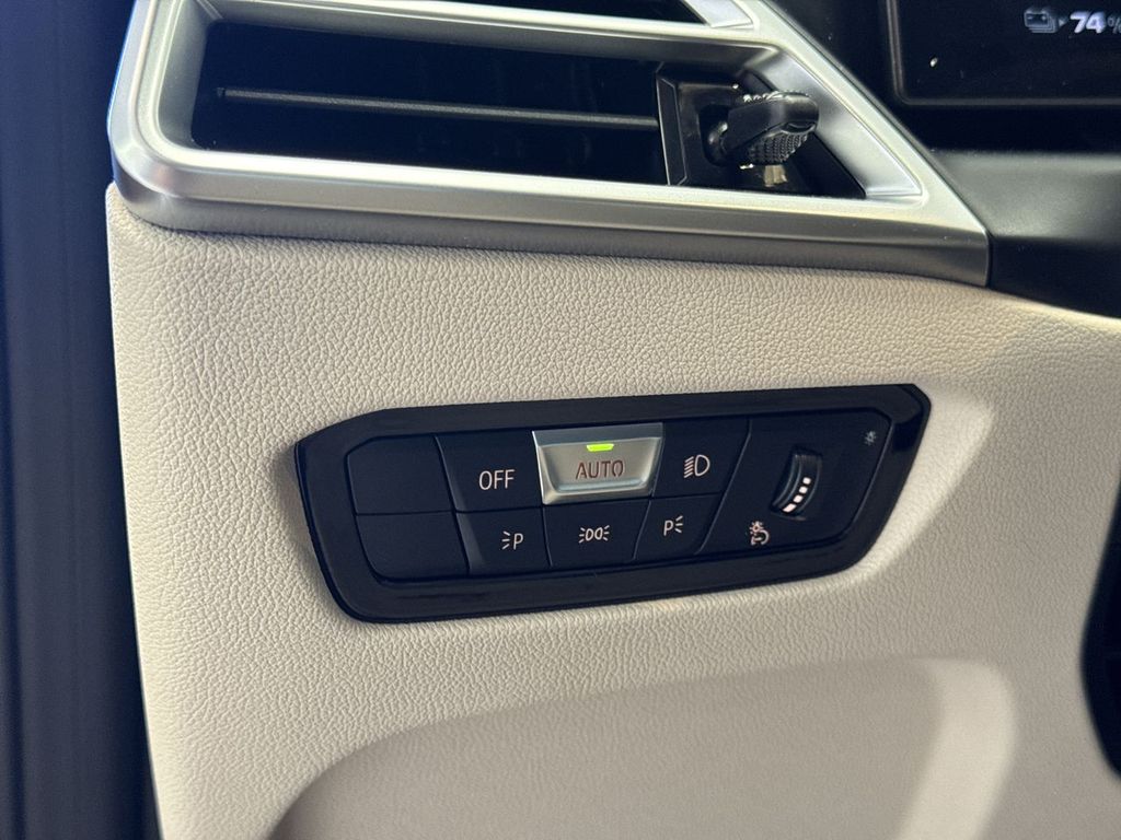 Thumbnail: 2025 BMW i4 - 36