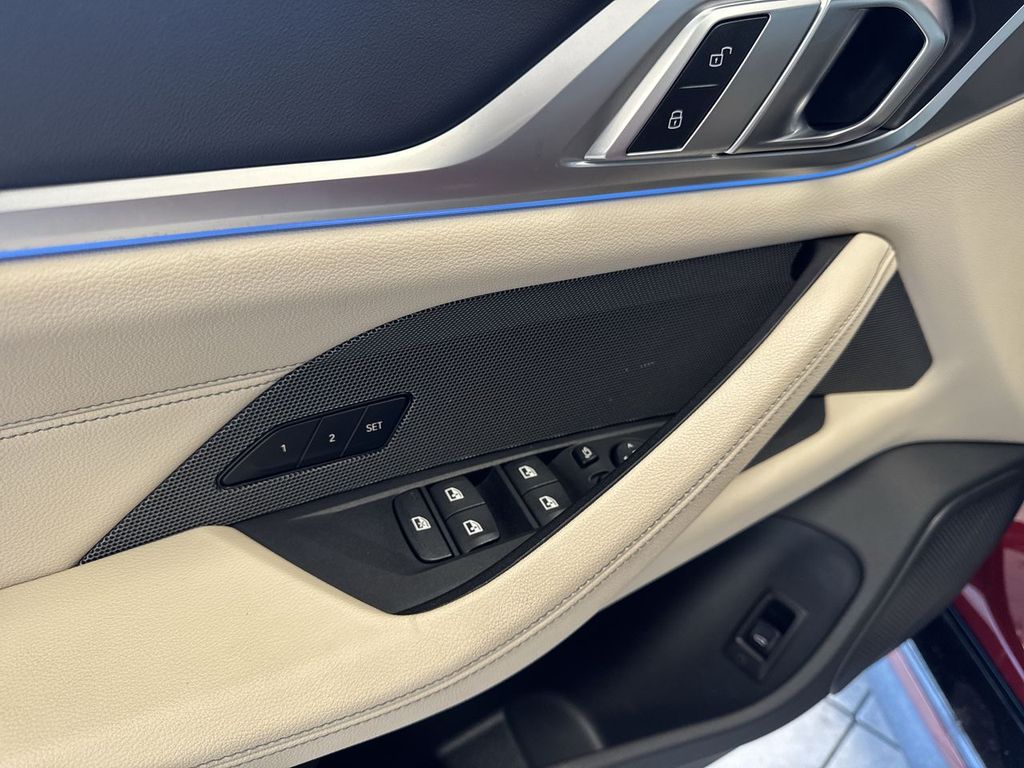 Thumbnail: 2025 BMW i4 - 25