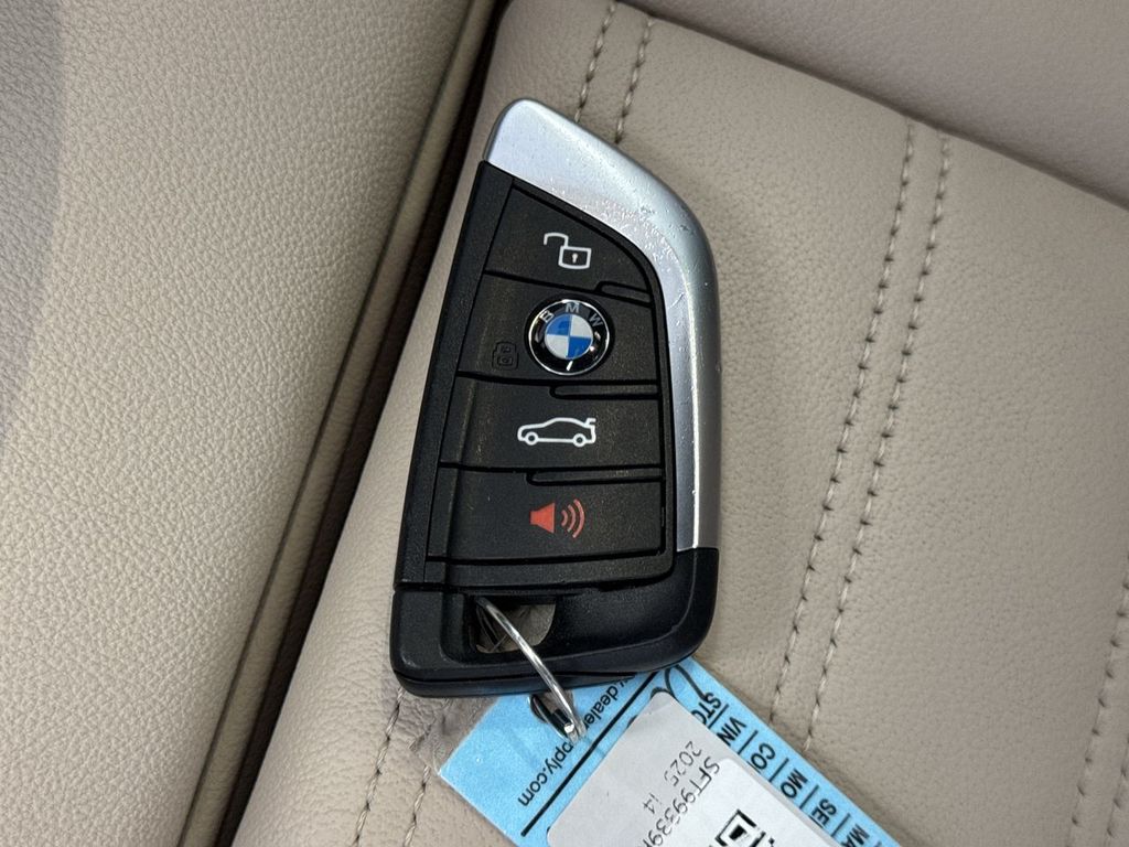 Thumbnail: 2025 BMW i4 - 17