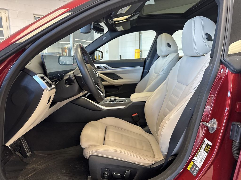 Thumbnail: 2025 BMW i4 - 10