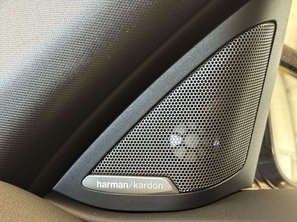 Thumbnail: 2025 BMW i4 - 18