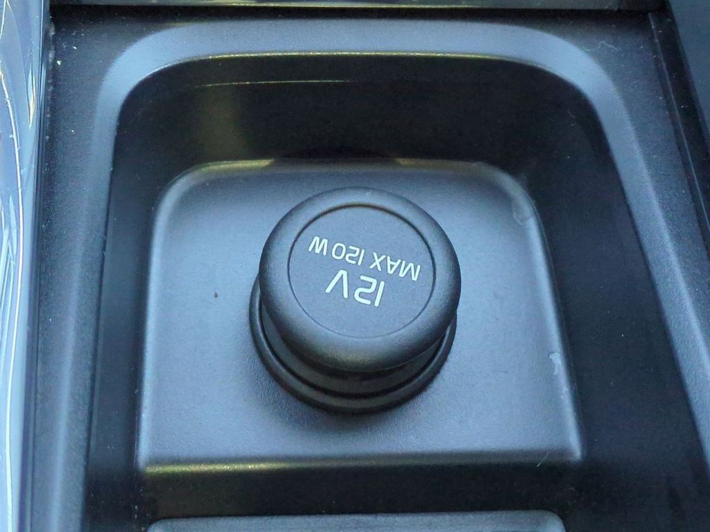 Thumbnail: 2024 Volvo XC60 - 36