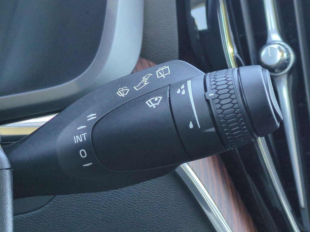 Thumbnail: 2024 Volvo XC60 - 32