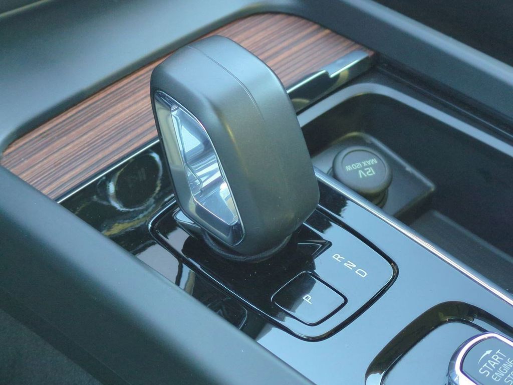 Thumbnail: 2024 Volvo XC60 - 15