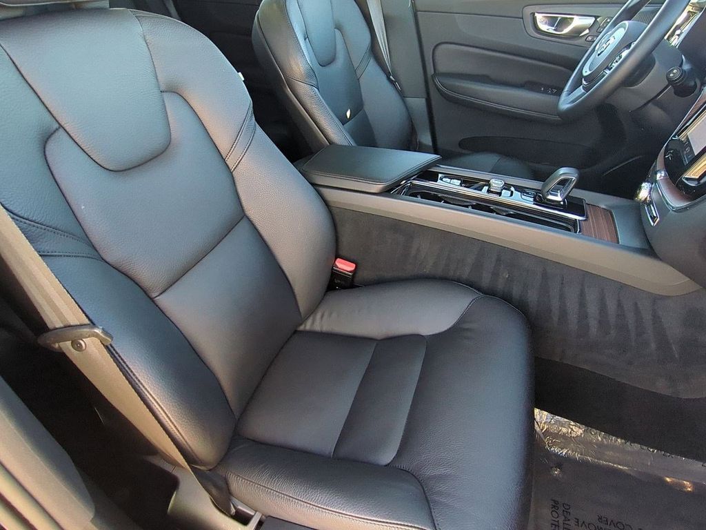 Thumbnail: 2024 Volvo XC60 - 29