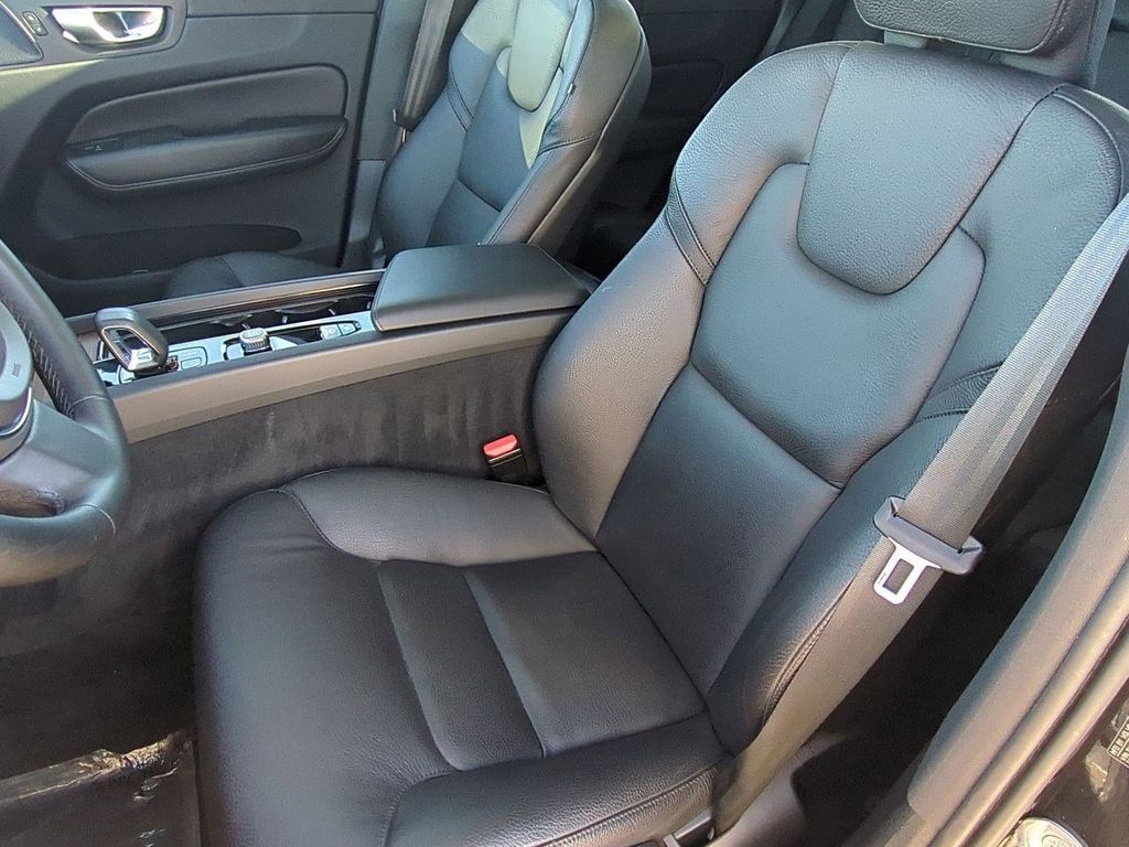 Thumbnail: 2024 Volvo XC60 - 10