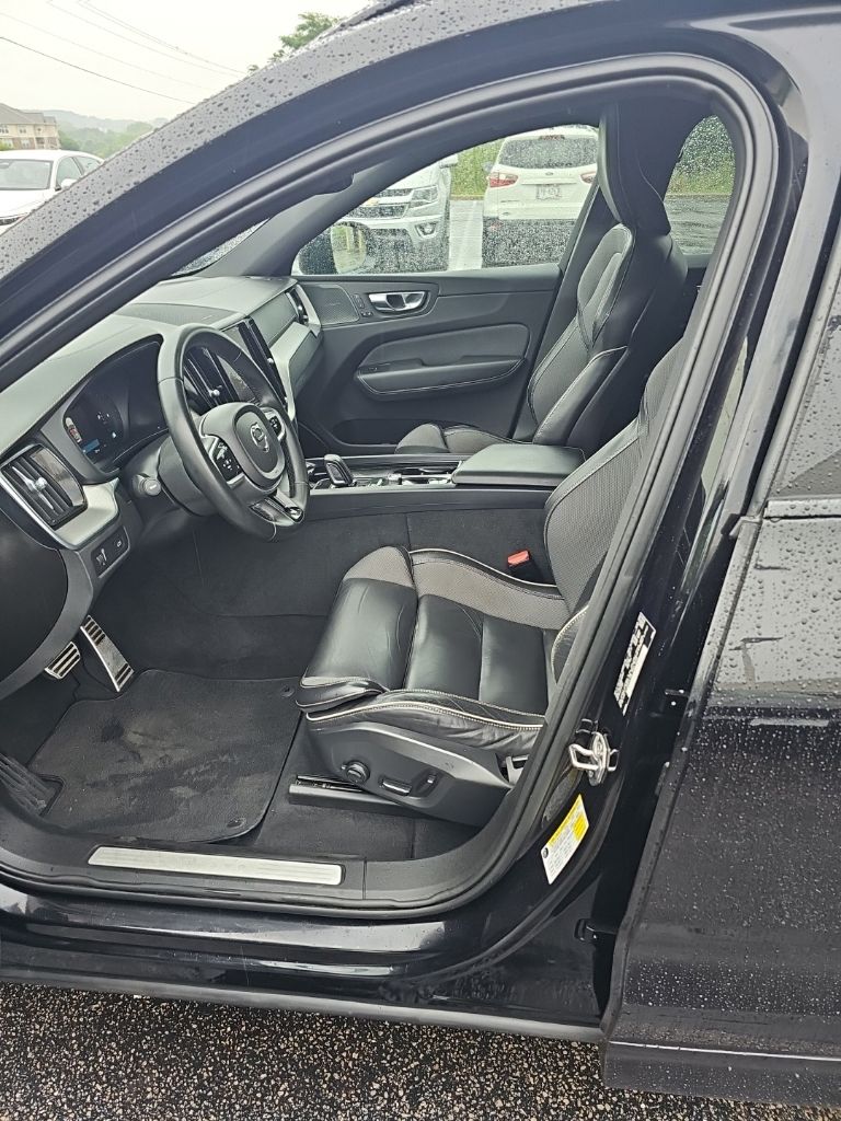 Thumbnail: 2022 Volvo XC60 - 8