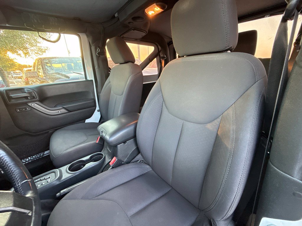 Thumbnail: 2016 Jeep Wrangler - 9