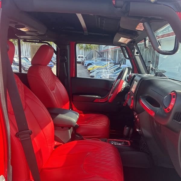 Thumbnail: 2015 Jeep Wrangler - 10