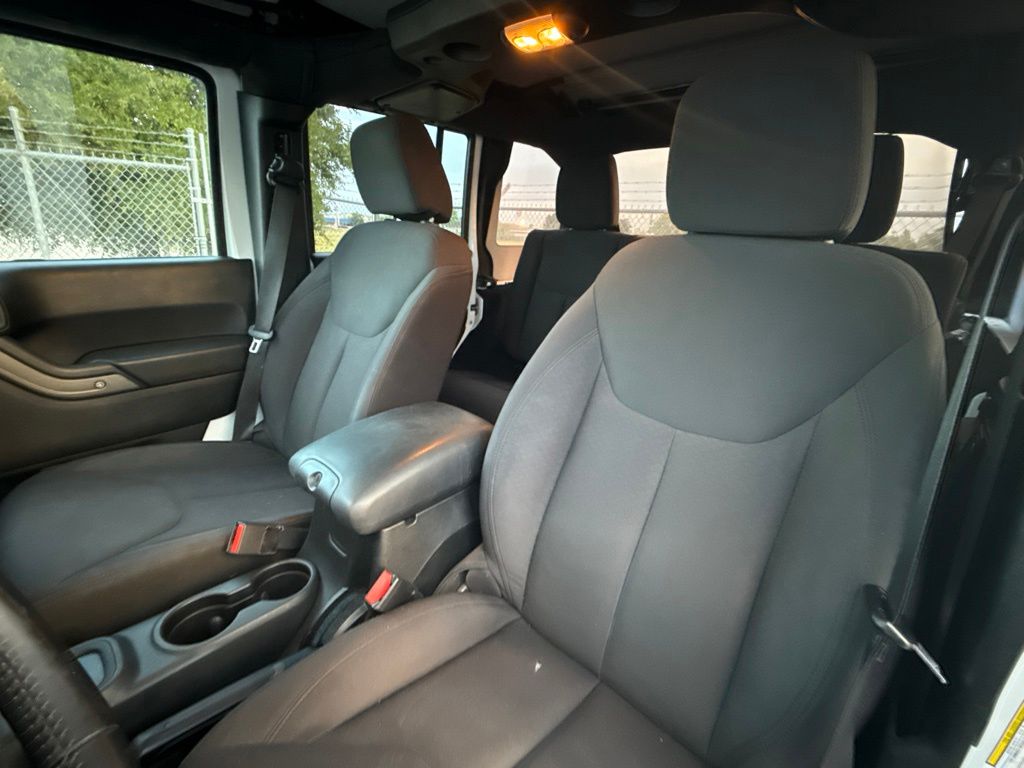 Thumbnail: 2015 Jeep Wrangler - 9