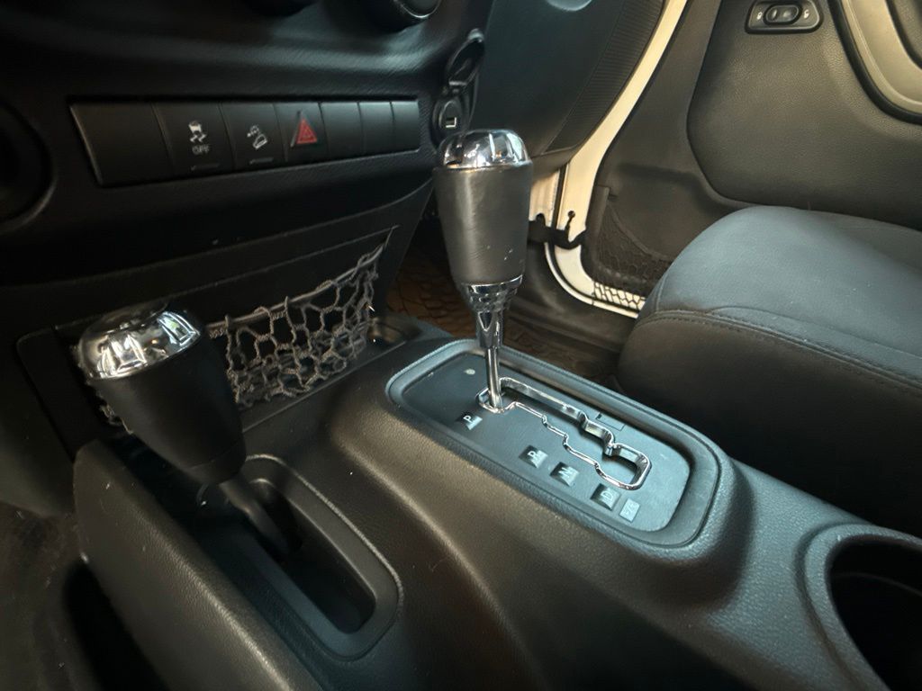 Thumbnail: 2015 Jeep Wrangler - 12