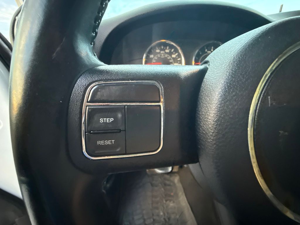 Thumbnail: 2015 Jeep Wrangler - 23