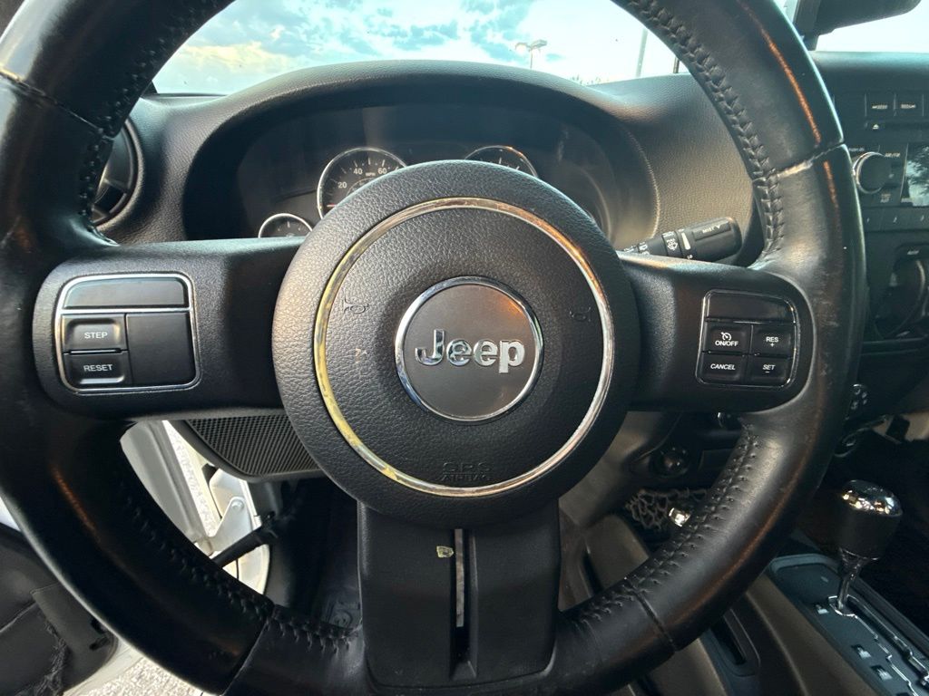 Thumbnail: 2015 Jeep Wrangler - 8