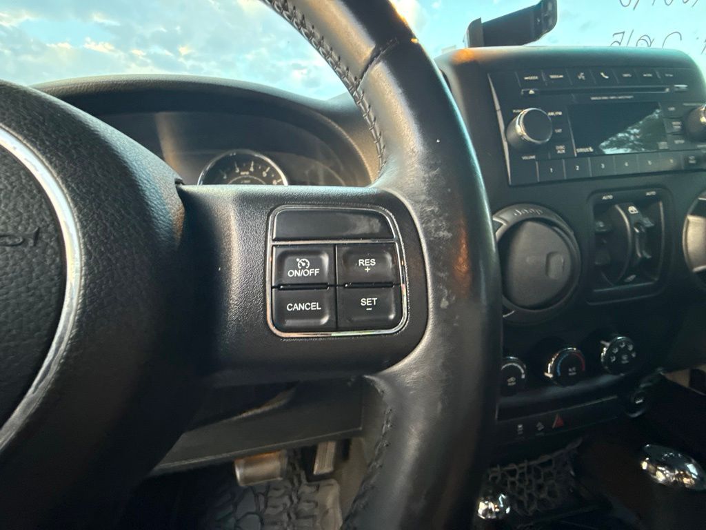 Thumbnail: 2015 Jeep Wrangler - 22