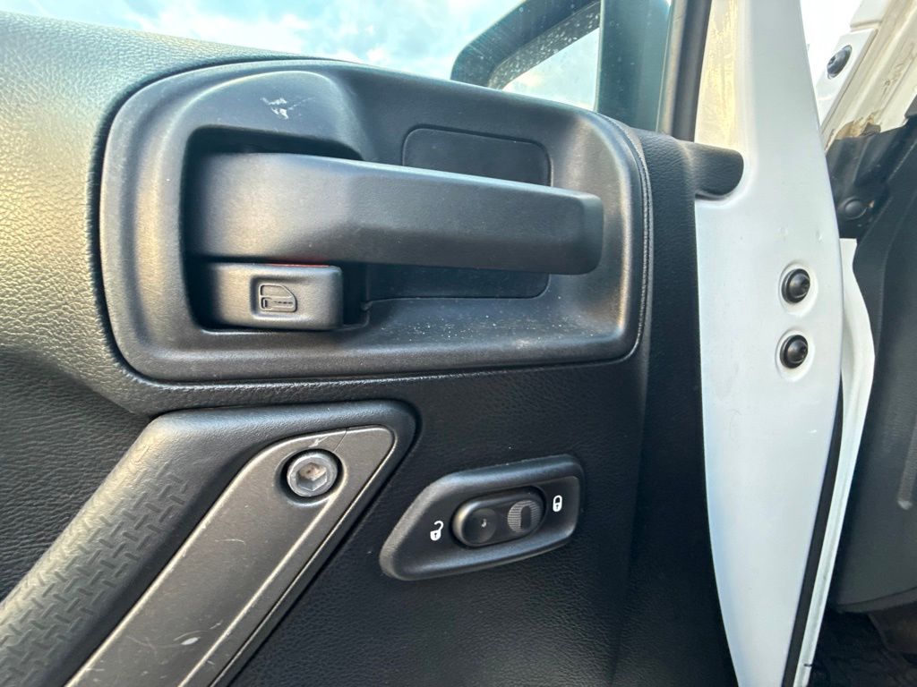 Thumbnail: 2015 Jeep Wrangler - 21