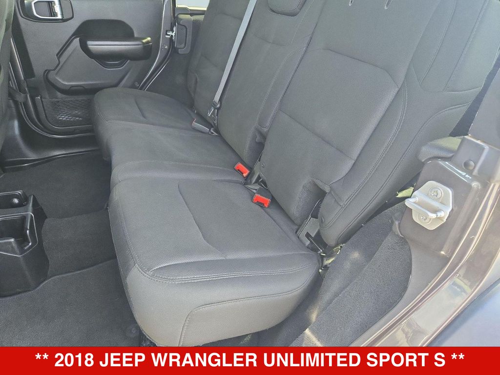 Thumbnail: 2018 Jeep Wrangler - 12