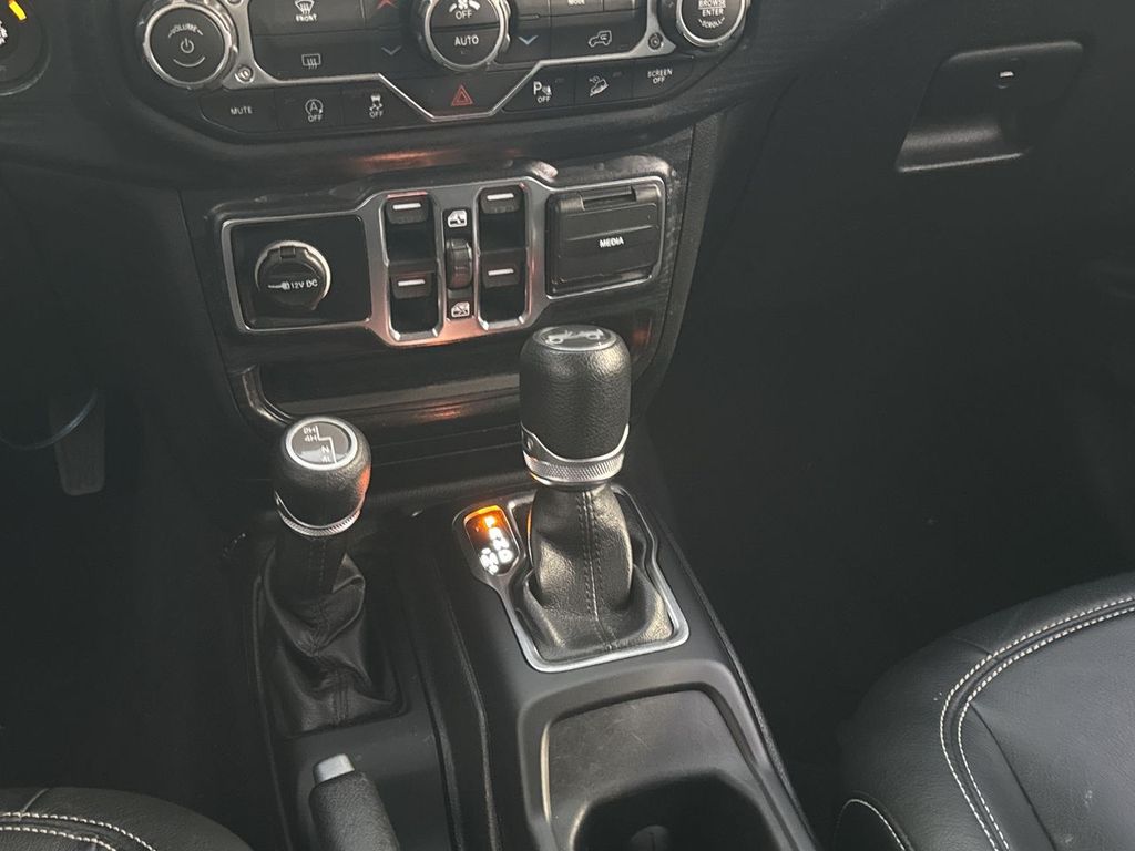 Thumbnail: 2019 Jeep Wrangler - 15