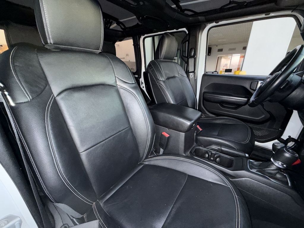 Thumbnail: 2019 Jeep Wrangler - 11