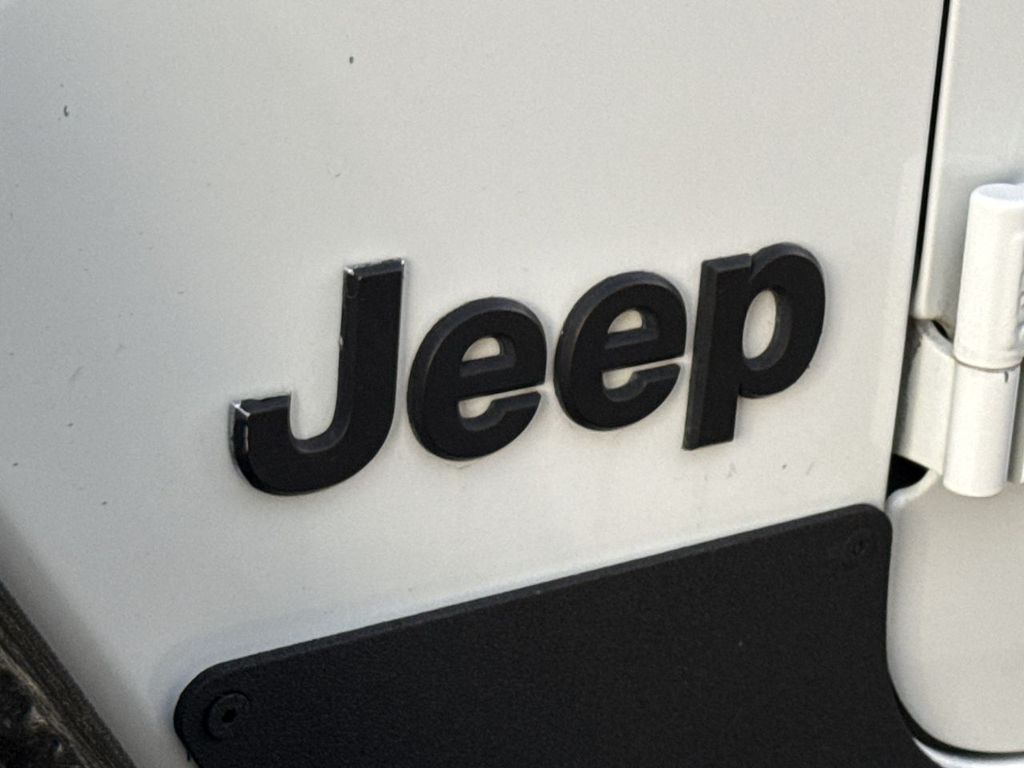 Thumbnail: 2019 Jeep Wrangler - 7