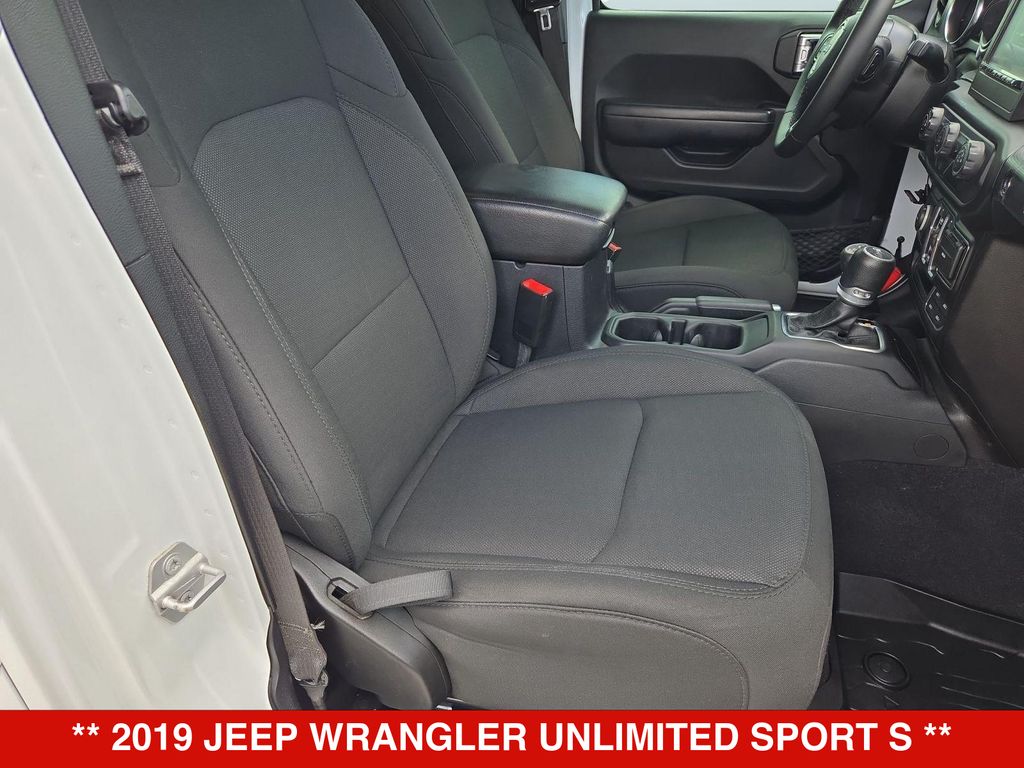 Thumbnail: 2019 Jeep Wrangler - 27