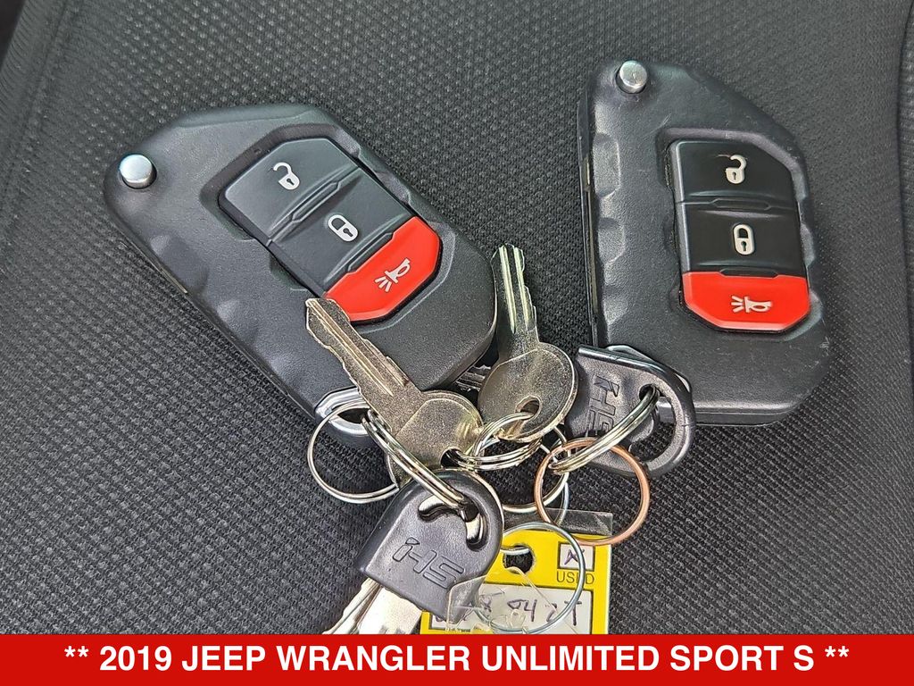 Thumbnail: 2019 Jeep Wrangler - 19