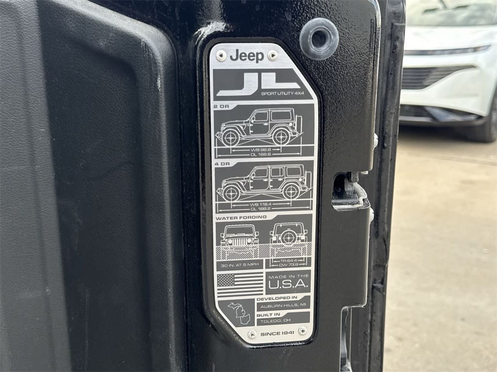 Thumbnail: 2019 Jeep Wrangler - 17
