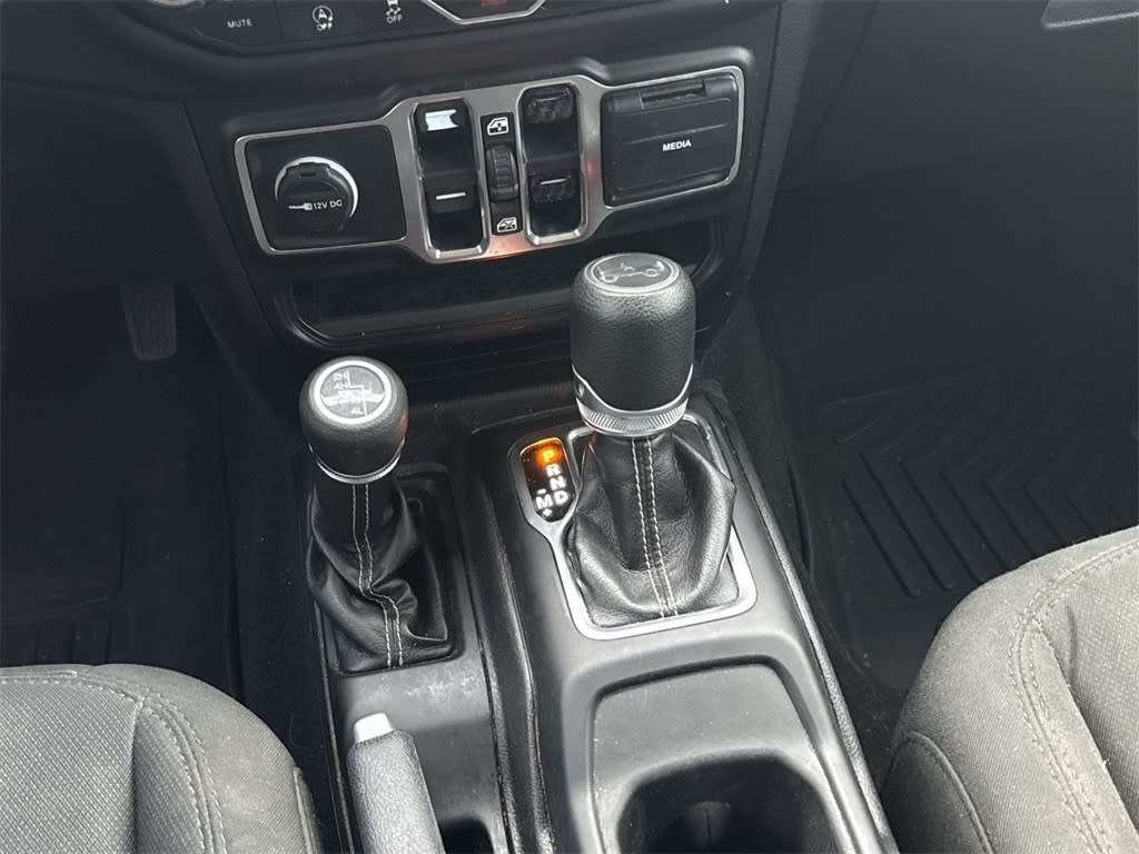 Thumbnail: 2019 Jeep Wrangler - 14